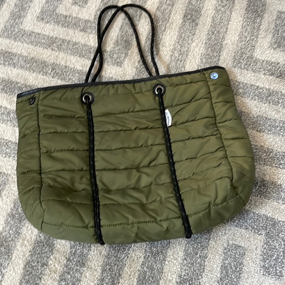 Ah•dorned bag